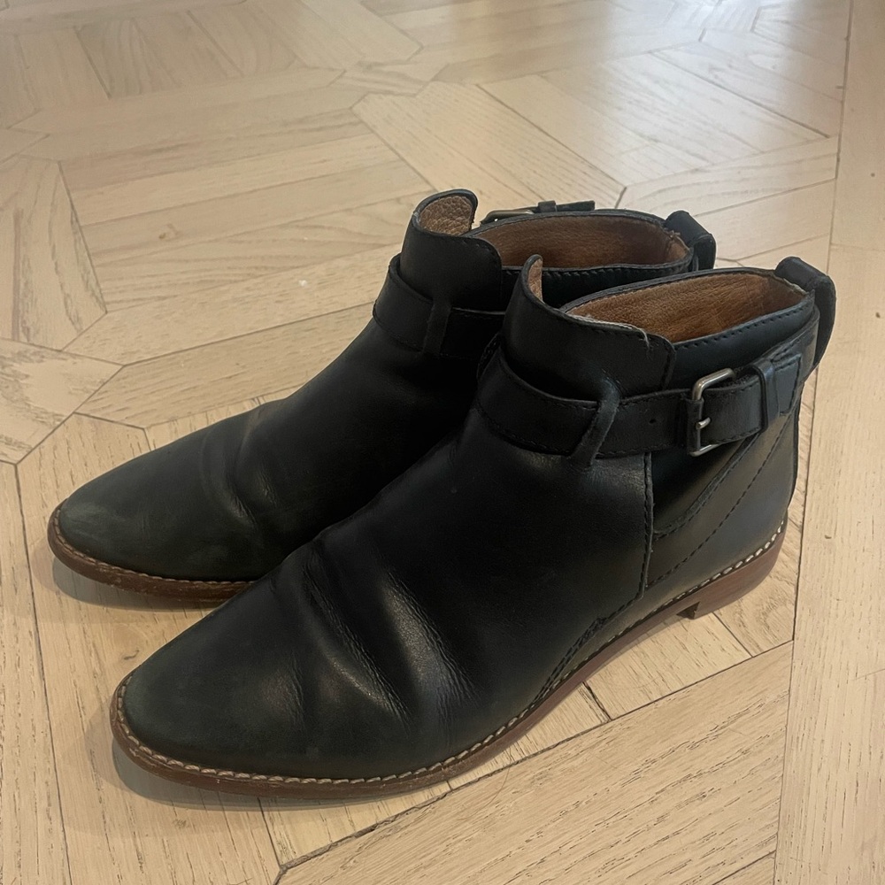 Madewell leather booties. Size 6. Made in Brazil.